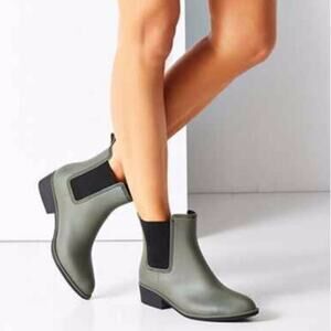 SAM EDELMAN Tinsley Rubber Rain Boot in Moss Green 6